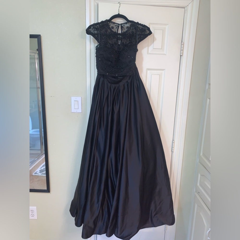 2 piece prom dress worn once. Does have a few rips in the back. Has pockets